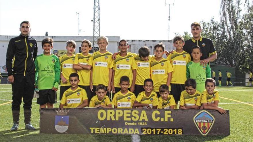 ÀLBUM El Orpesa CF segueix creixent i enguany ja té 200 jugadors