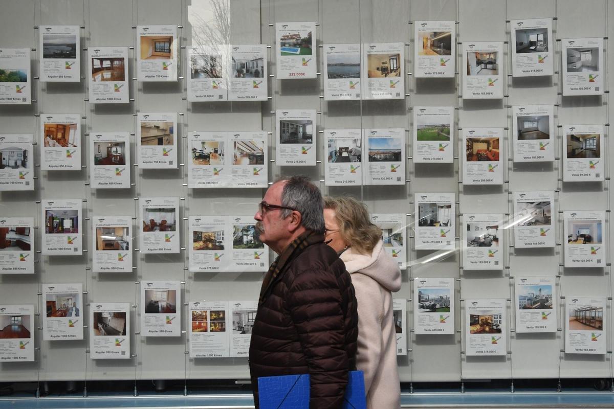 Escaparate de una inmobiliaria de A Coruña