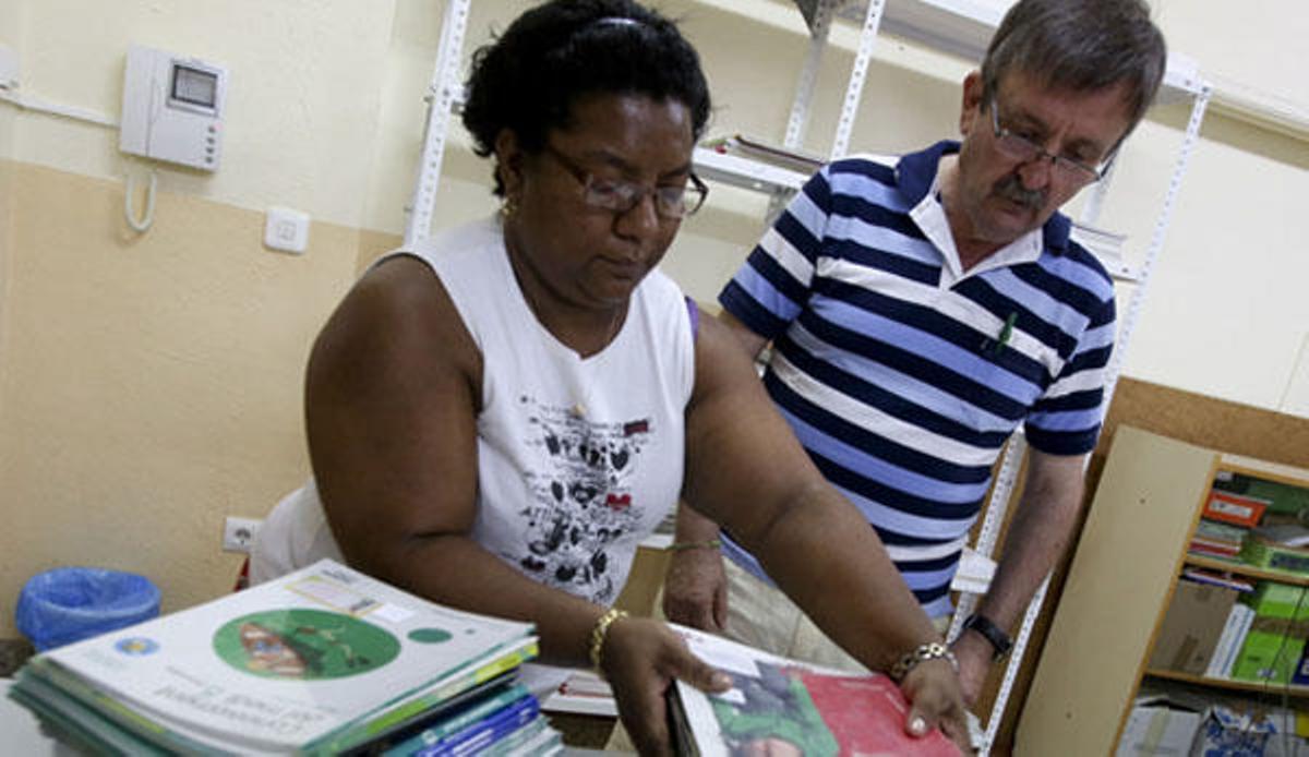 Banco de libros de un colegio público.