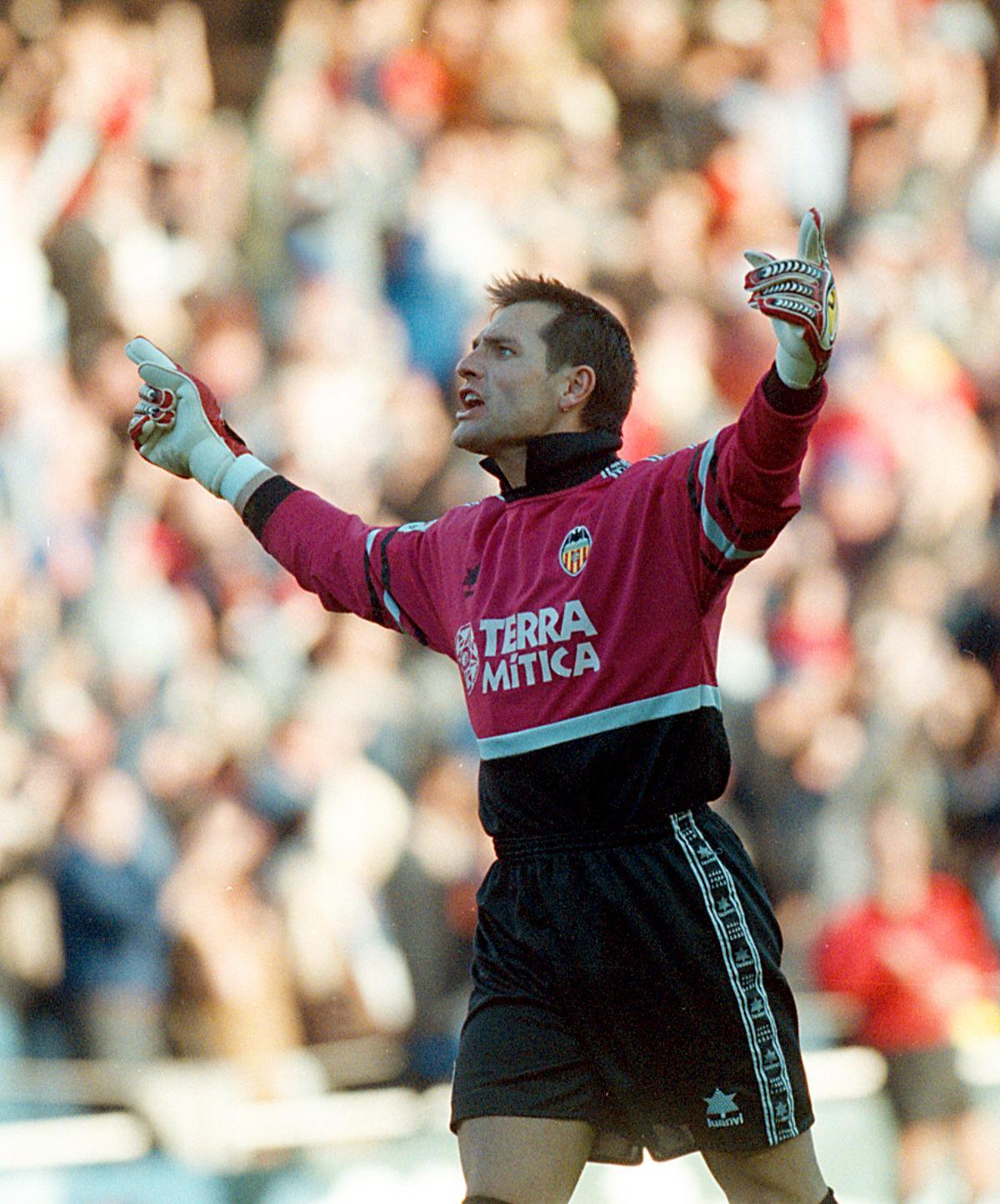 Una imagen de archivo de Cañizares con la camiseta del Valencia CF