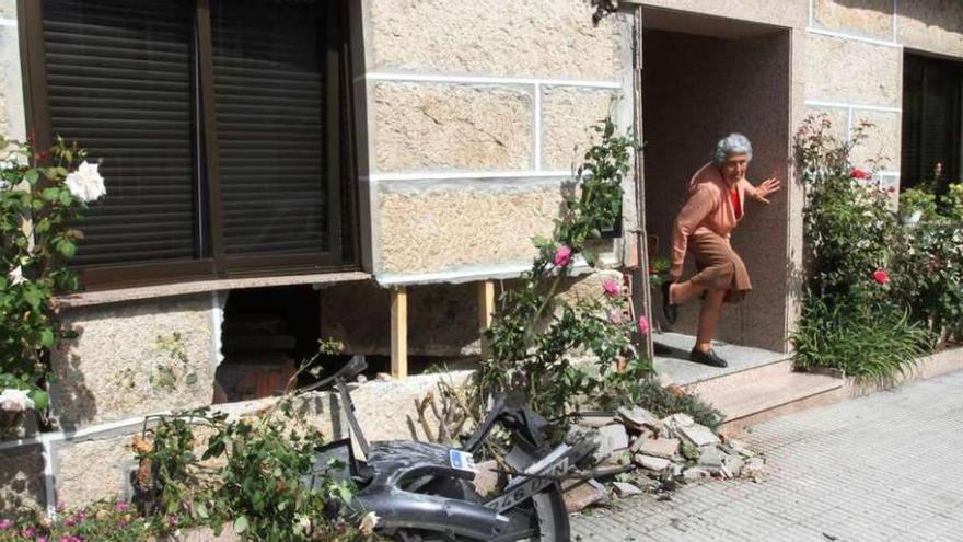 Fallece un hombre tras impactar su moto contra una rotonda en Ribadavia