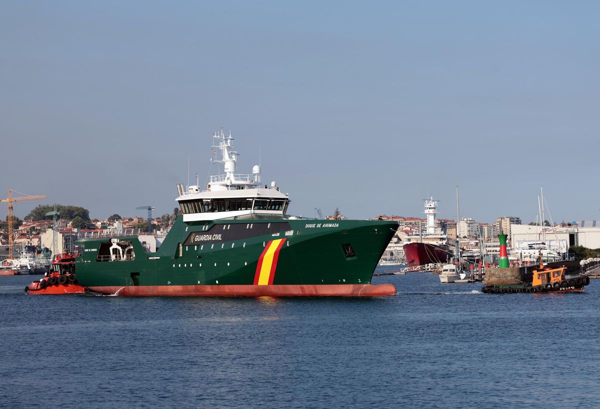 La patrullera «Duque de Ahumada» saliendo del puerto de Vigo para las pruebas de mar