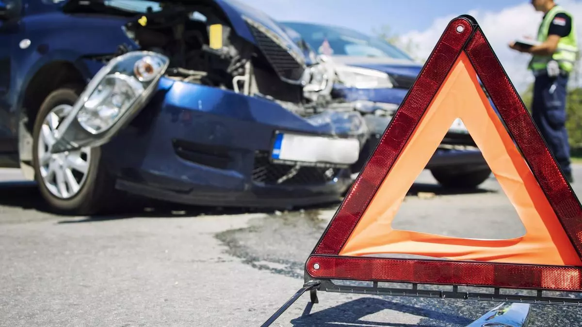 Estas son las 7 emergencias en carretera para las que deberías estar preparado según la DGT