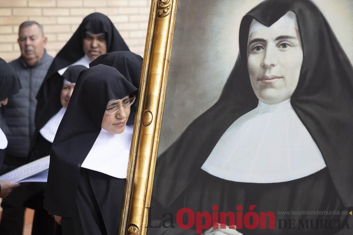 Así ha sido el traslado del cuatro y la reliquia de Santa Teresa de Jornet desde el Asilo hasta la Parroquia de la Concepción en Caravaca