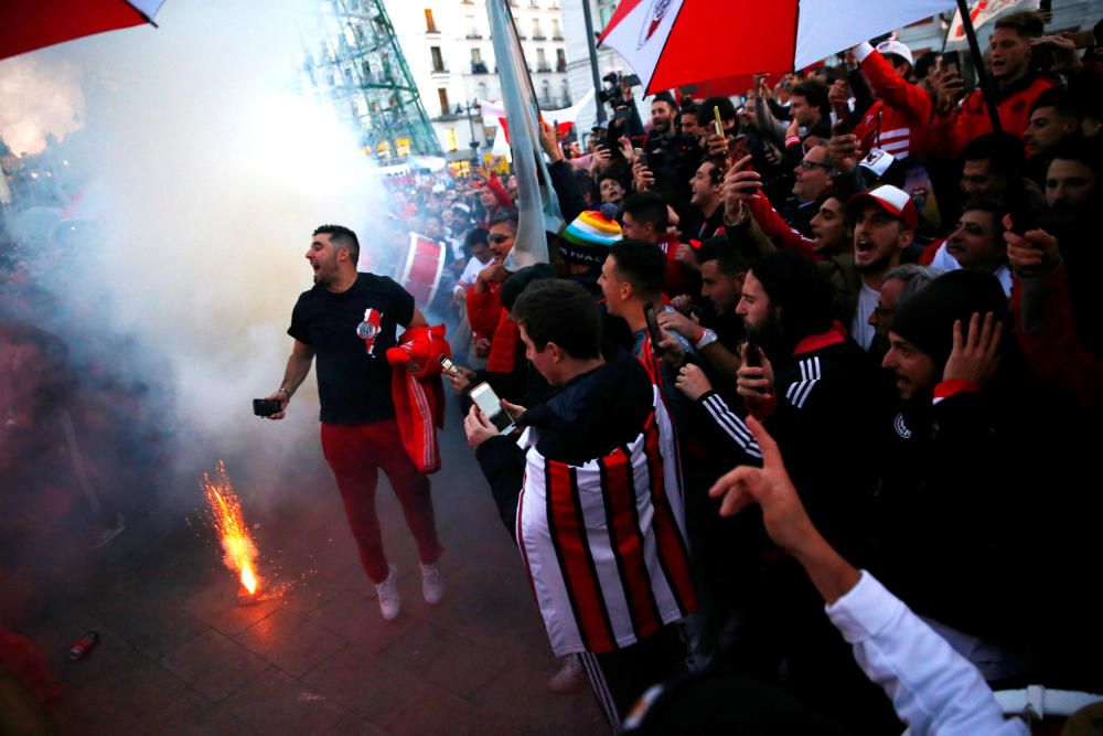 Las aficiones de River y Boca llenan Madrid