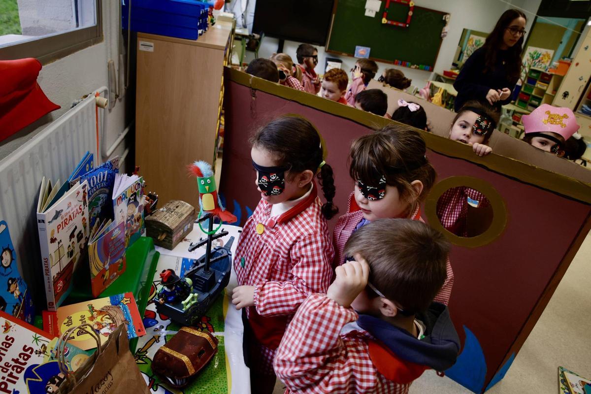 Aprender como pirates: el Noega navega per un proyeutu educativu distintu (en imágenes)