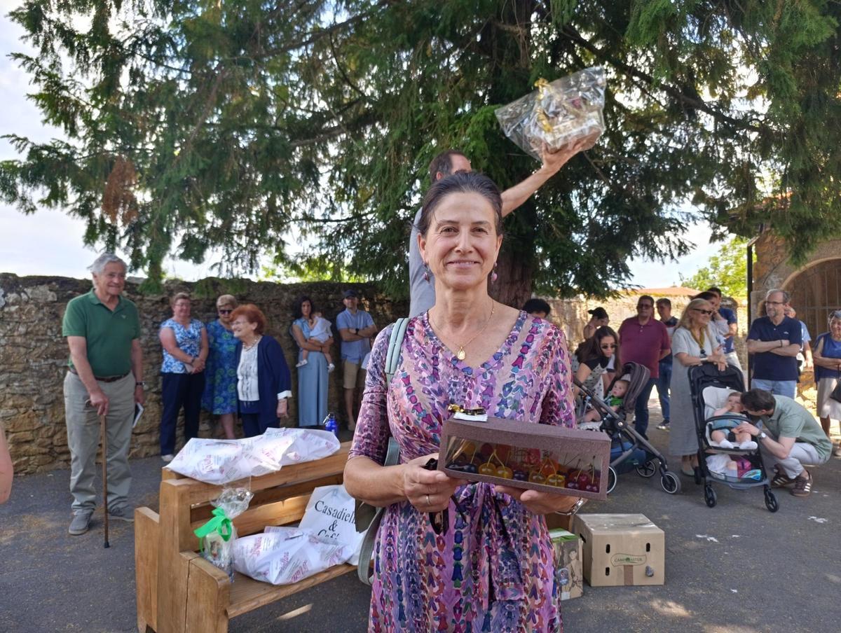 Tiñana, en Siero, recauda 601 euros en su subasta de San Antonio