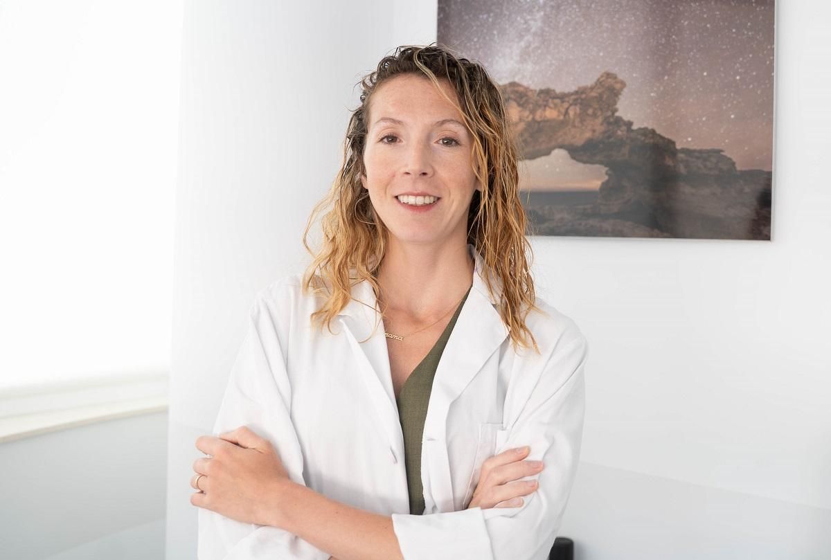 Paula Martínez es cirujana y está integrada en el equipo de la Unidad de Mama de Grupo Policlinica.