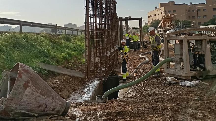 Colocadas las primeras pantallas del túnel de la línea 3 del Metro en Pino Montano