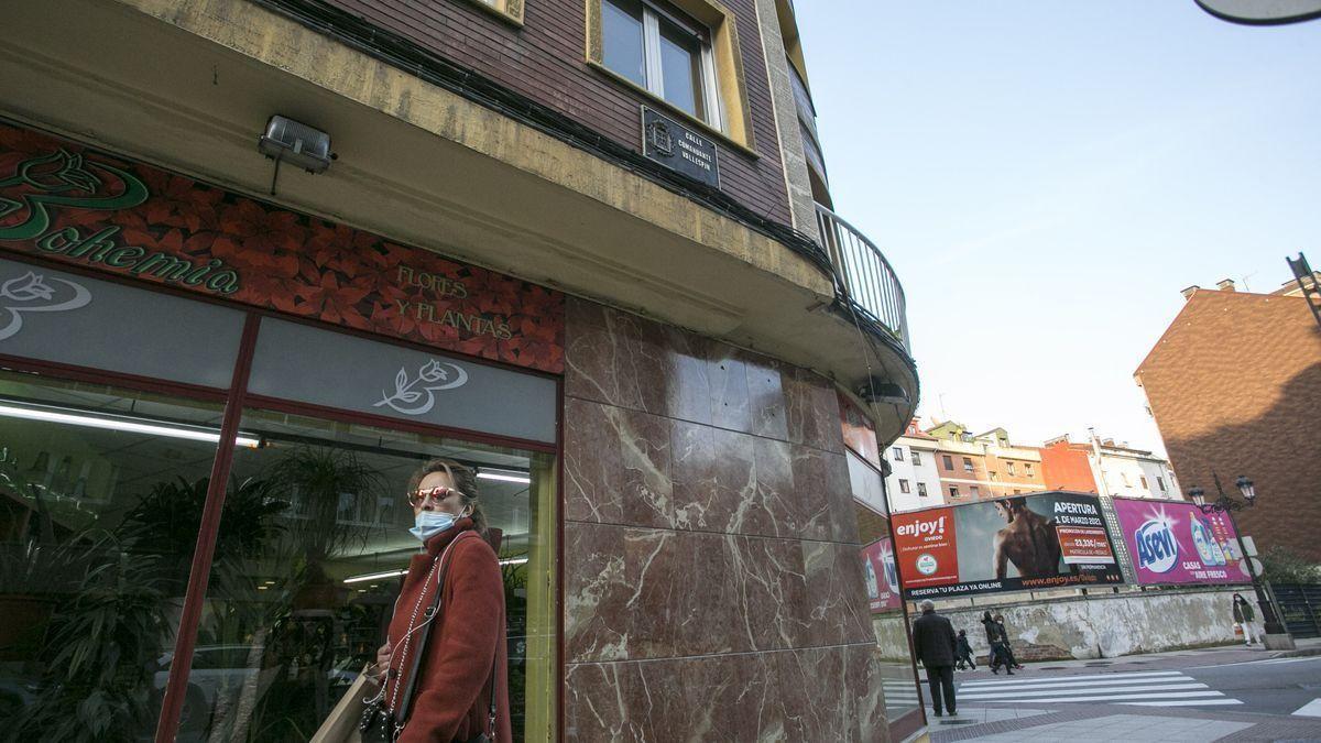 Las placas retiradas por franquistas vuelven a lucir en varias calles de Oviedo
