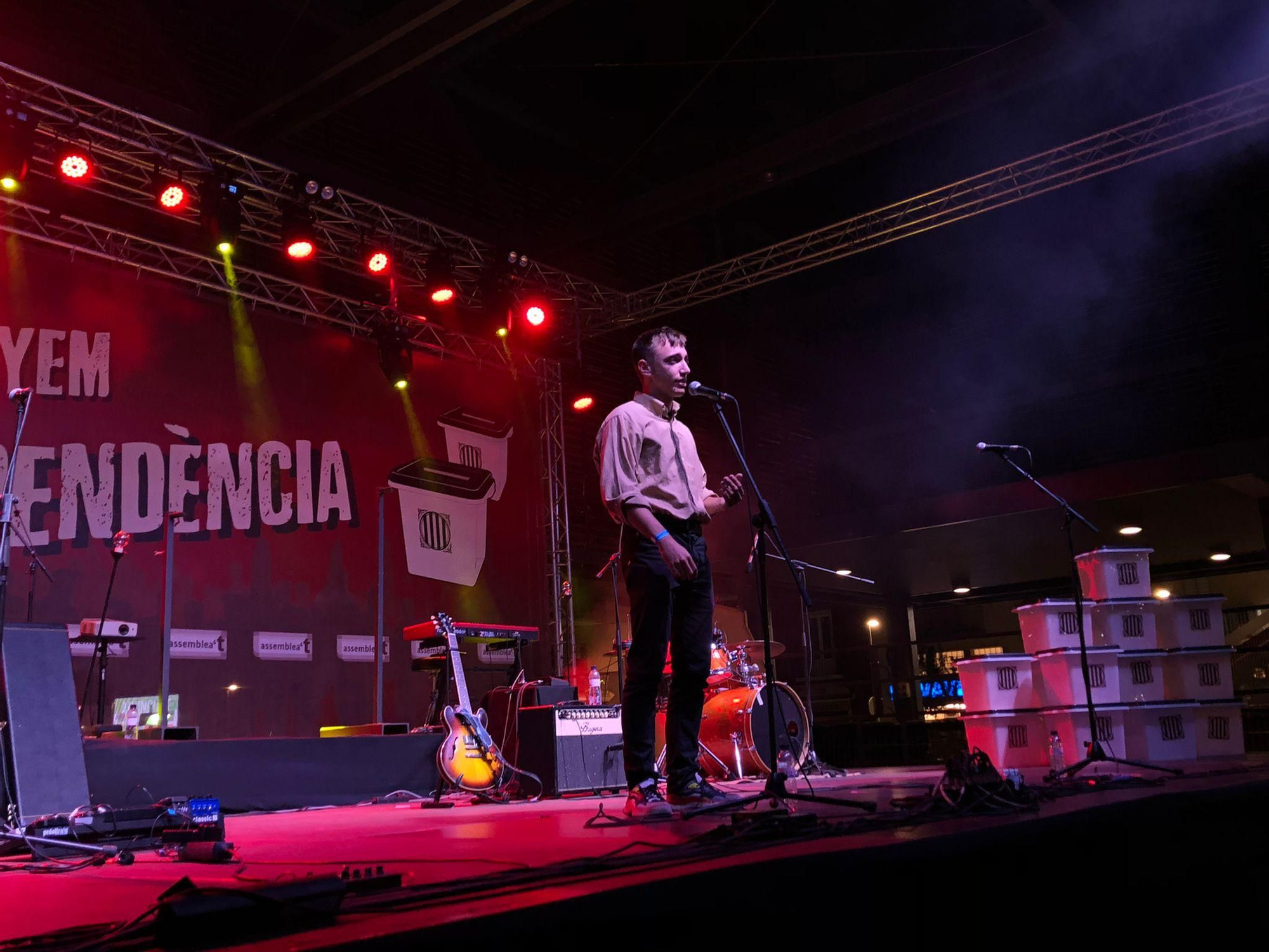 Ginestà i Xavi Sarrià actuen a la plaça Catalunya