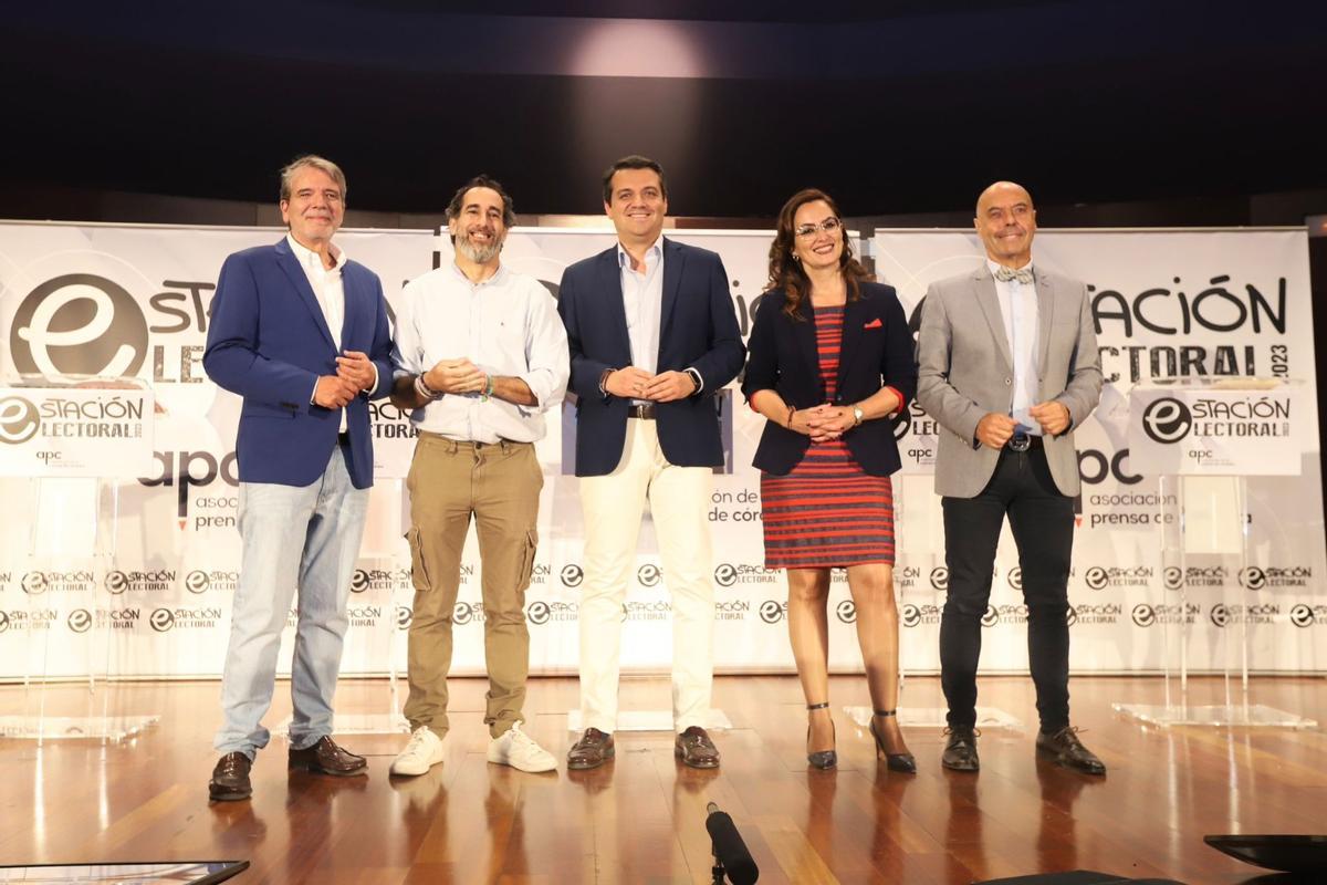 Los candidatos a la Alcaldía de Córdoba, antes del debate electoral organizado por la Asociación de la Prensa.