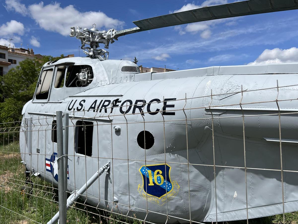 Un vagón de tren de mercancías y un helicóptero: alojamientos insólitos en Casas Altas