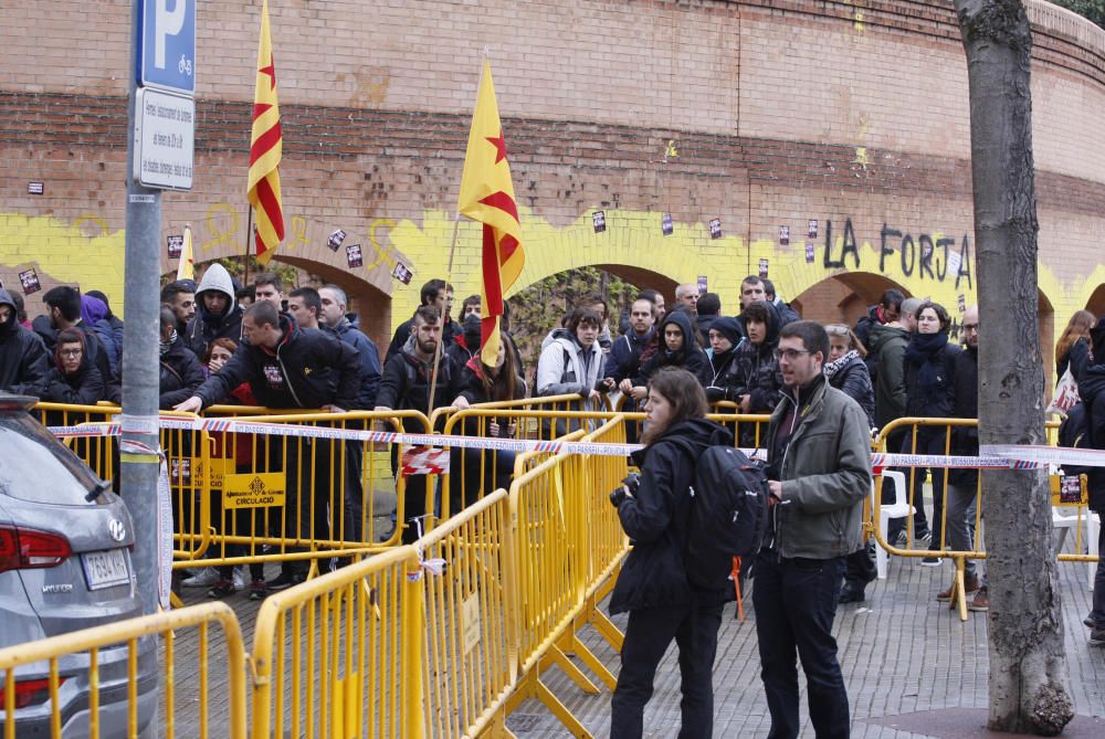 Pinten de groc la subdelegació del govern a Girona