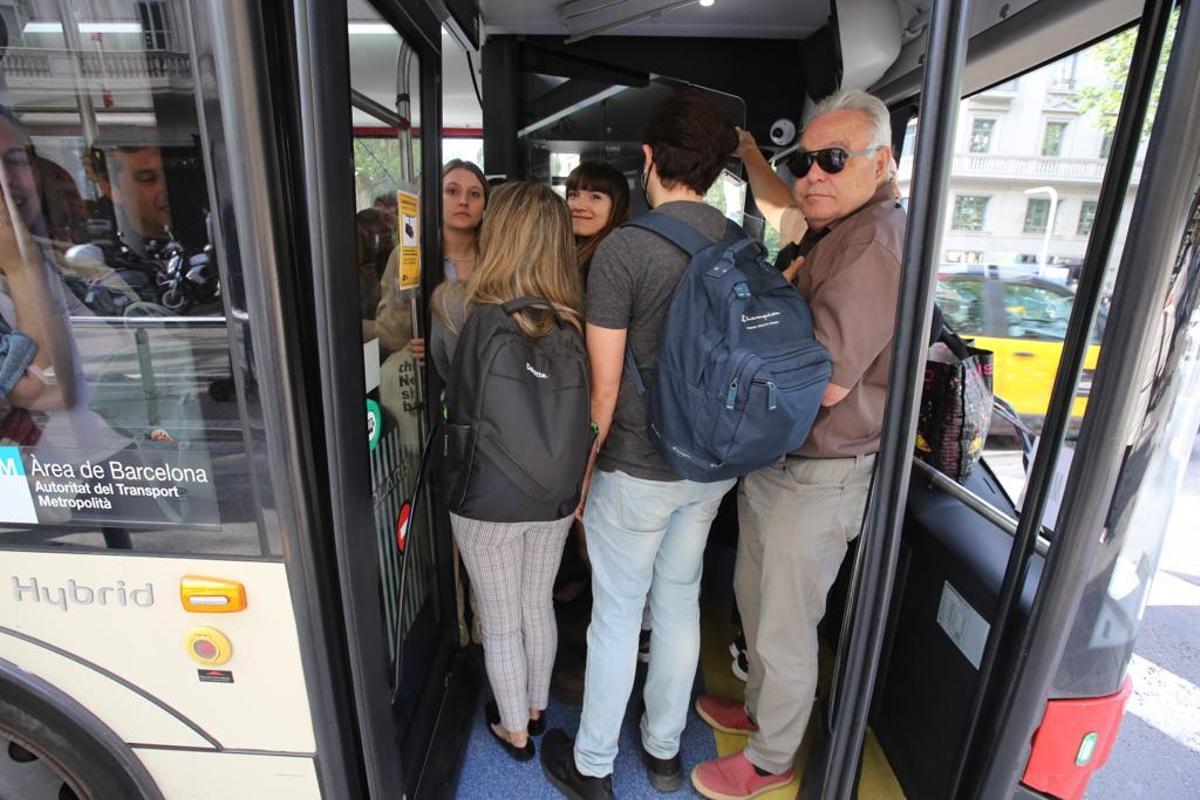 Huelga de 24 horas en la red de autobuses de Barcelona