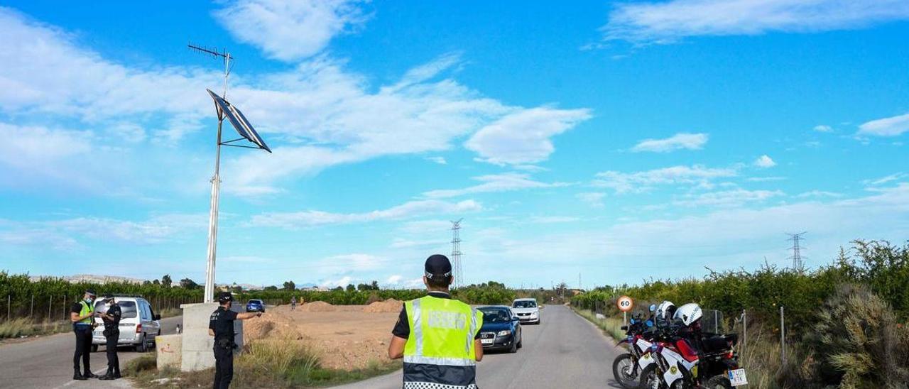 Imagen de un control de la patrulla rural de la Policía Local de Albatera