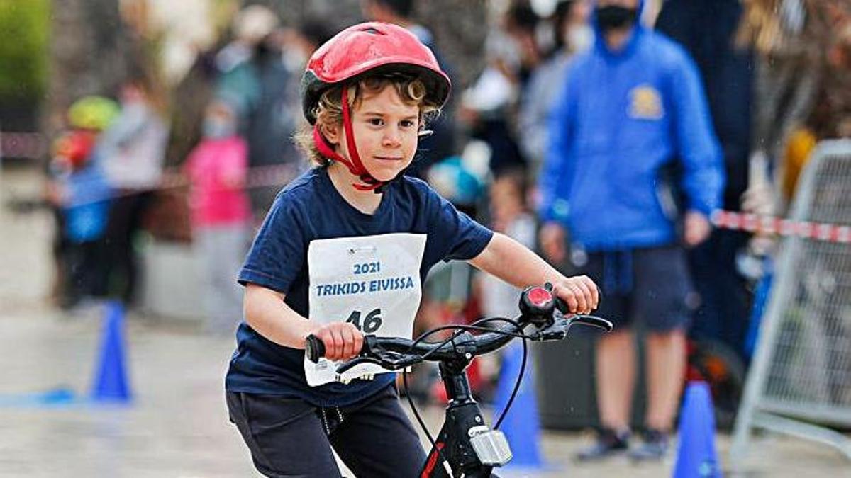 Participante con la bicicleta. 