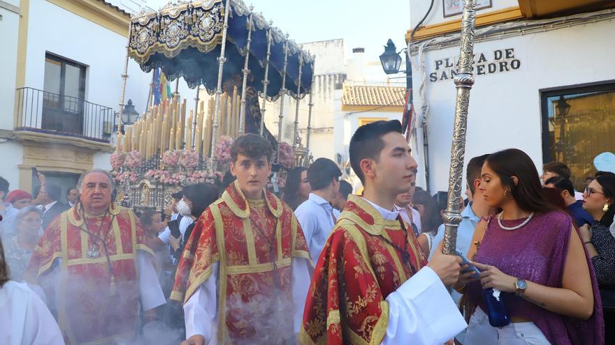 Medio siglo de bendiciones: la Virgen de los Desamparados recorre las calles en procesión extraordinaria