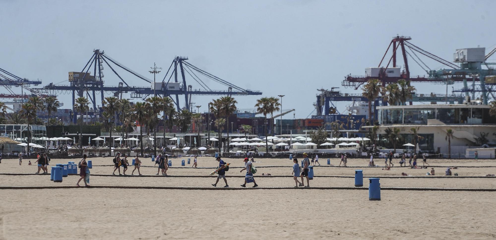 Las playas de València, llenazo previo al verano