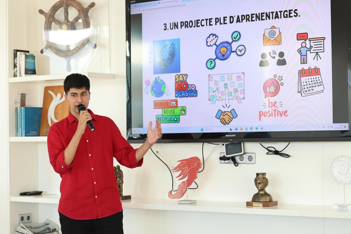 Galería: alumnos del Quartó de Portmany presentan su campaña sobre la bahía y las tortugas