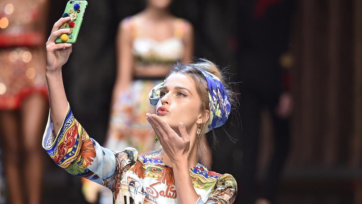 MFW: Dolce &amp; Gabbana Primavera/Verano 2016, 'selfies'