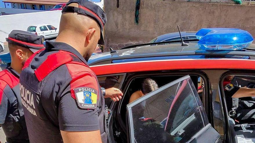 La Policía Canaria detiene a dos mujeres reclamadas por la justicia en el norte de Tenerife