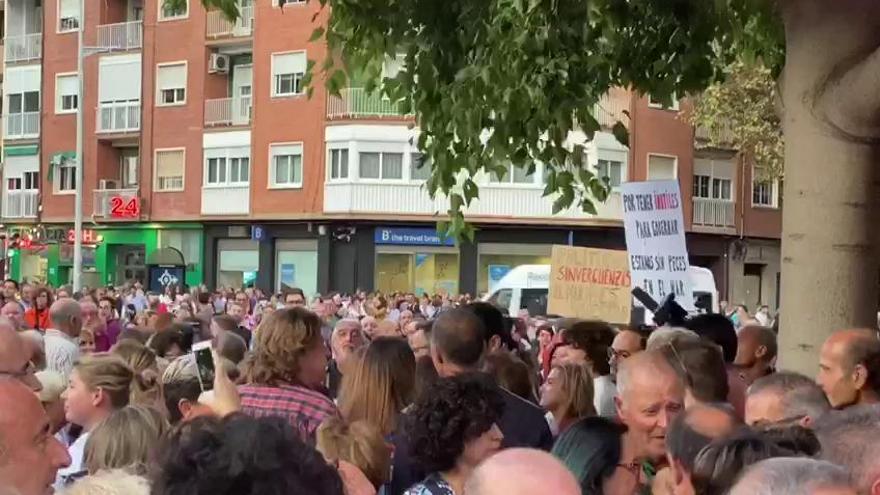 Manifestación por el Mar Menor: Abucheos a la llegada de los socialistas Diego Conesa y Cristina Narbona