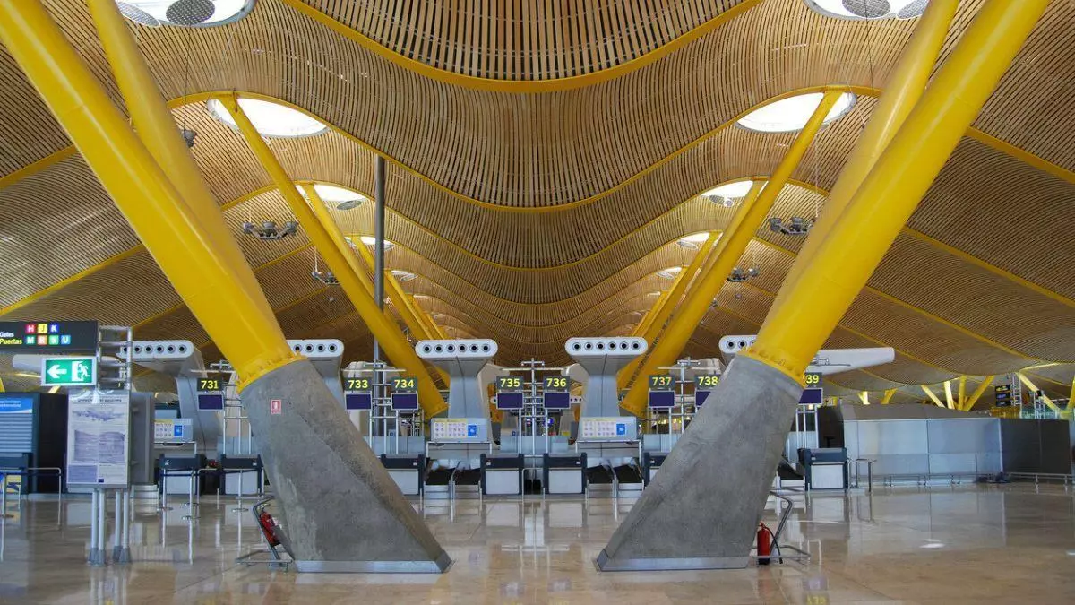 No elijas este destino para las vacaciones de verano: es la ruta de avión más problemática de Madrid