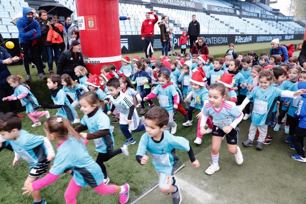 Pequeños y mayores disfrutaron en el entorno del estadio de Balaídos de una de las carreras populares más queridas del calendario vigués.