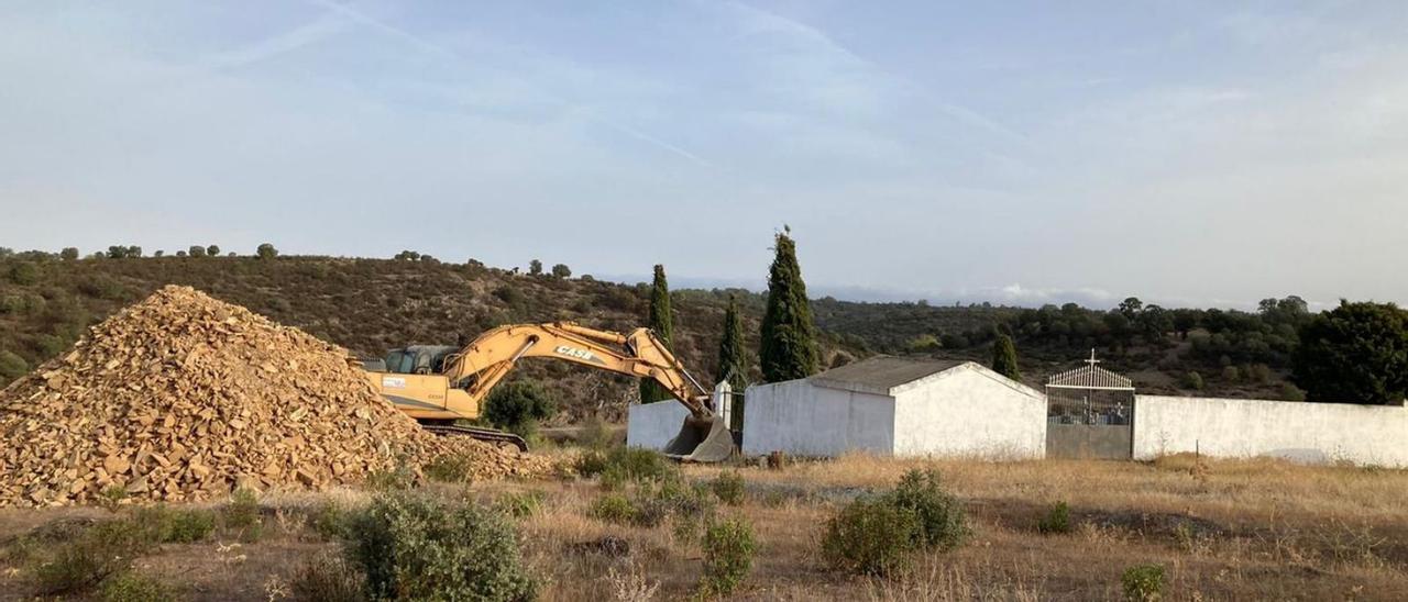 Obras para la ampliación del cementerio en el pueblo alistano de Fradellos. | Ch. S.