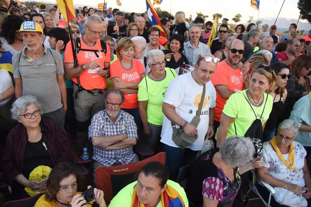 Una multitud omple Lledoners com mai en la vigília de 1-O