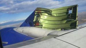 La cubierta del motor que se desprendió en el avión Boeing 737-800 de Southwest Airlines