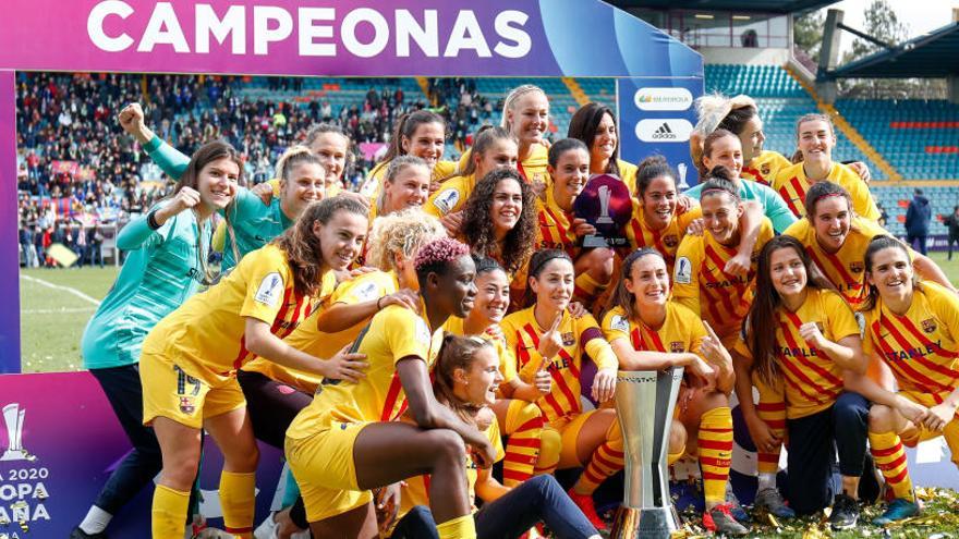 Las jugadoras del Barcelona celebran el título de la Supercopa.