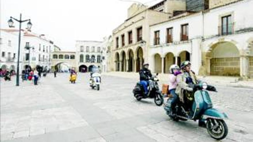 Vespas y motos antiguas apoyan el movimiento vecinal de los barrios