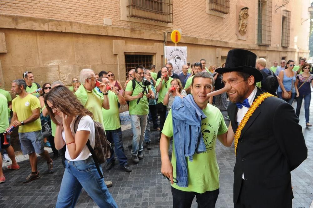 Pleno municipal con protesta