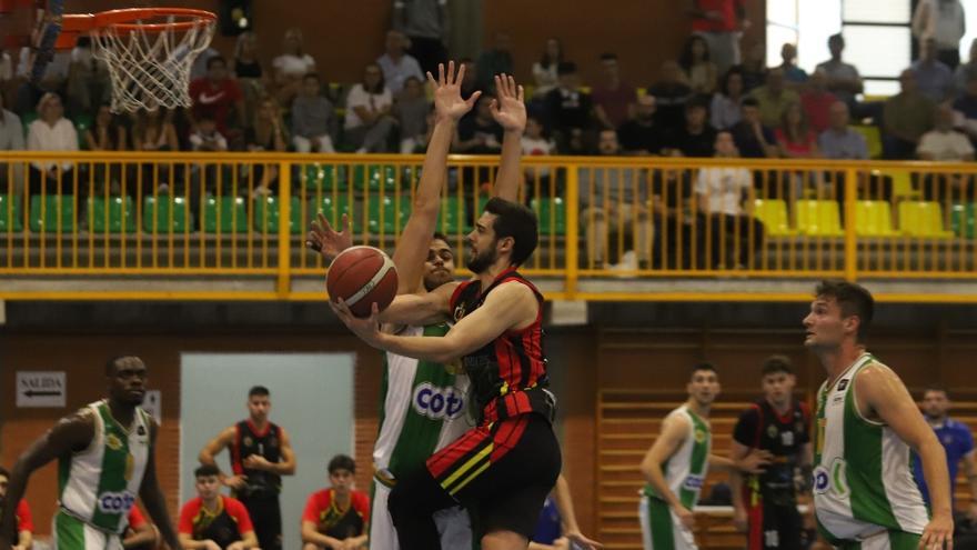 El Peñarroya da un golpe de efecto en la pista del Coto Córdoba en el derbi de la N1