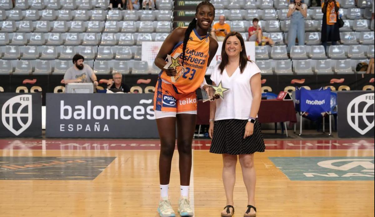 Awa Fam conquistó dos campeonatos de España Cadete con el Valencia Basket.