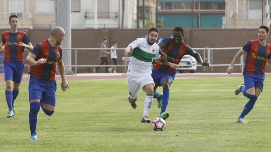 Imagen del Elche-Almoradí que se jugó en Santa Pola el pasado verano