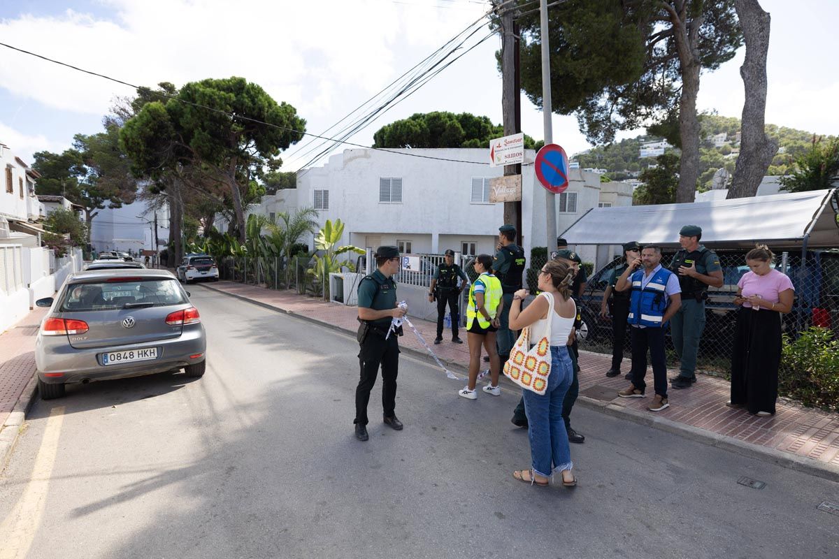 El despliegue policial por el hombre atrincherado en su piso en Ibiza, en imágenes