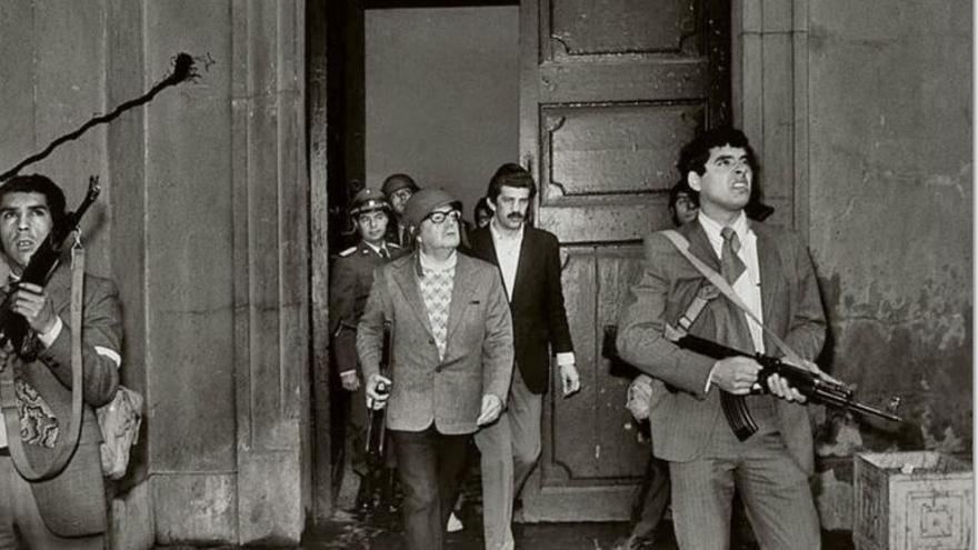 Salvador Allende eixint del Palau de la Moneda l&#039;11 de setembre de 1973.
