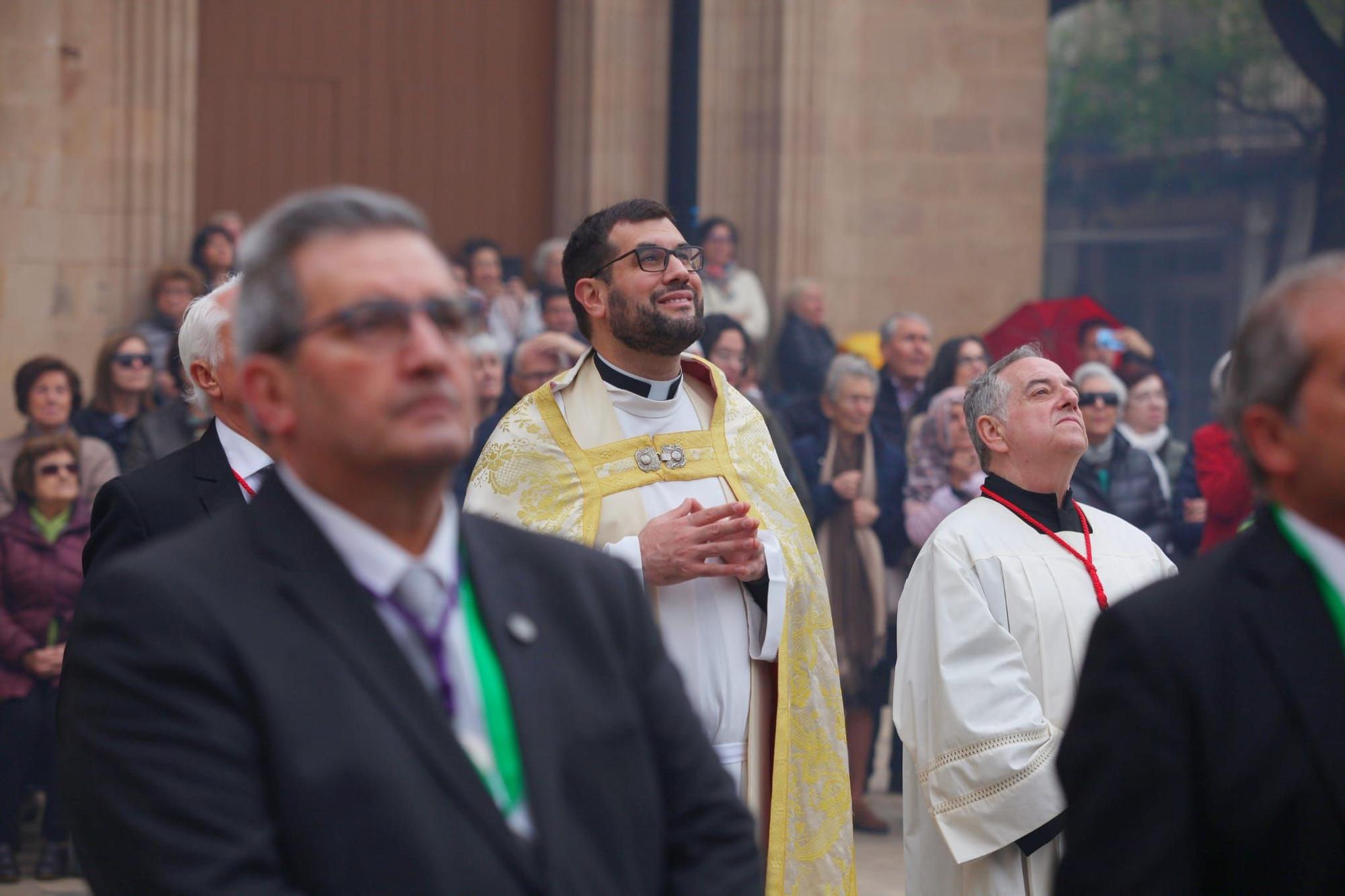 Emocionante procesión del Encuentro en Castelló en la mañana del Domingo de Resurrección.