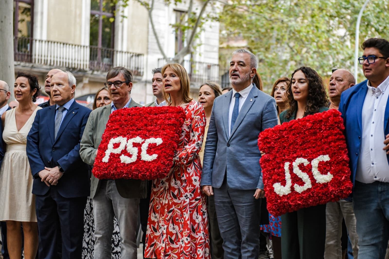 11/09/2025 La delegación del PSC encabezada por su viceprimera secretaria y portavoz, Lluïsa Moret, en la ofrenda al monumento de Rafael Casanova por la Diada de Catalunya. La viceprimera secretaria y portavoz del PSC, Lluïsa Moret, ha situado este jueves por la Diada el catalán como un pilar de la identidad de Catalunya: "Una Diada Nacional que queremos identificar con la defensa de aquellos pilares que identifican y singularizan nuestra identidad como país, como la cultura y, hoy muy especialmente, la lengua catalana", ha dicho. POLITICA ALBERTO PAREDES - EUROPA PRESS