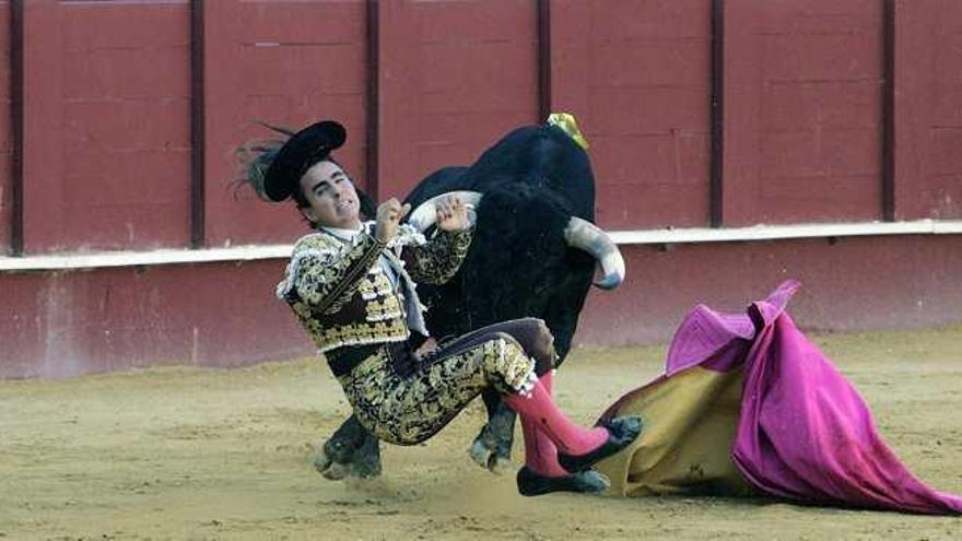 El momento del percance sufrido por Joaquín Galdós.