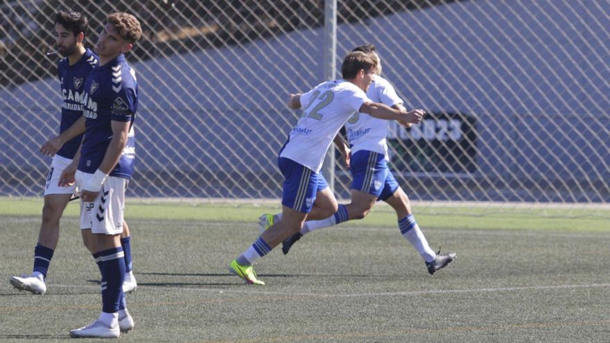 Juampe celebra el primer tanto de La Unión.  | IVÁN URQUÍZAR