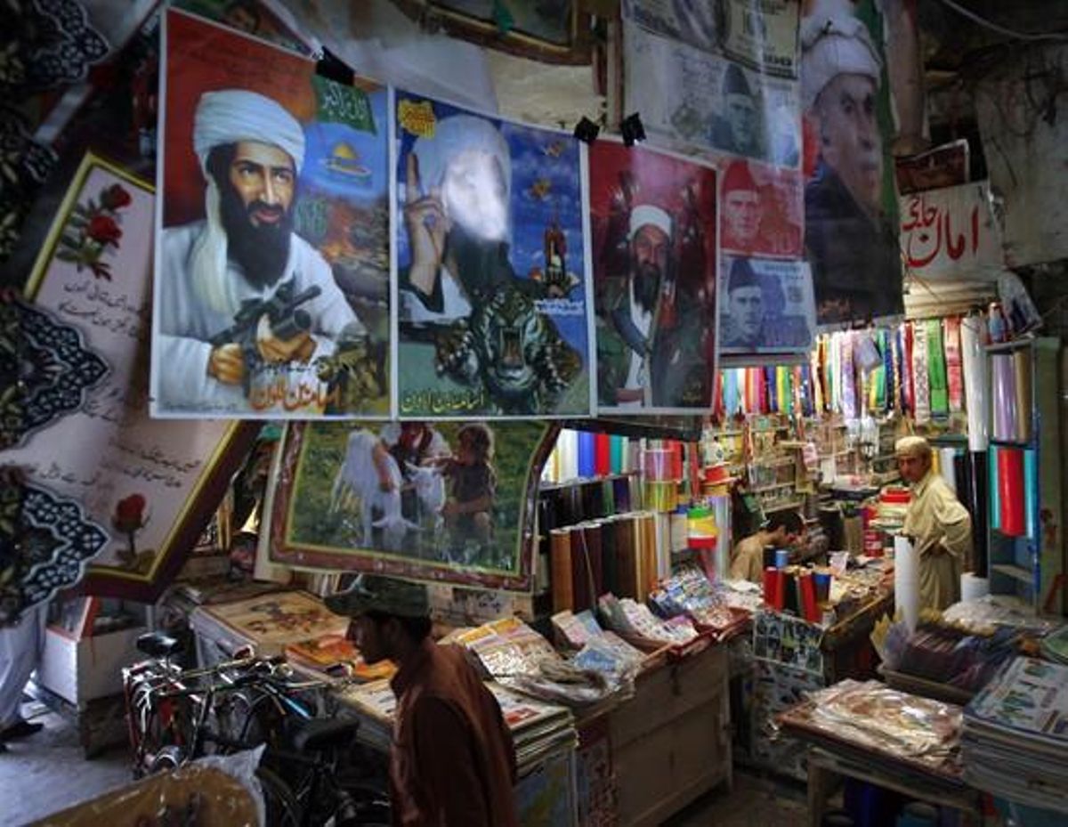 Un mercat de Quetta, al Pakistan, exhibeix cartells amb la imatge d’Ussama bin Laden.