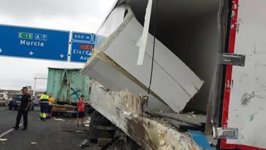 El accidente produjo una retención de más de cuatro kilómetros durante cerca de cinco horas.