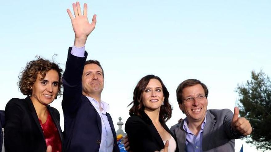 Casado pide el voto como "contrapeso" al Gobierno de Sánchez