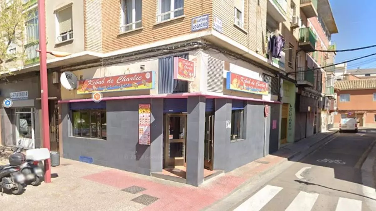 Un hombre se masturba delante de menores en un kebab de Casetas