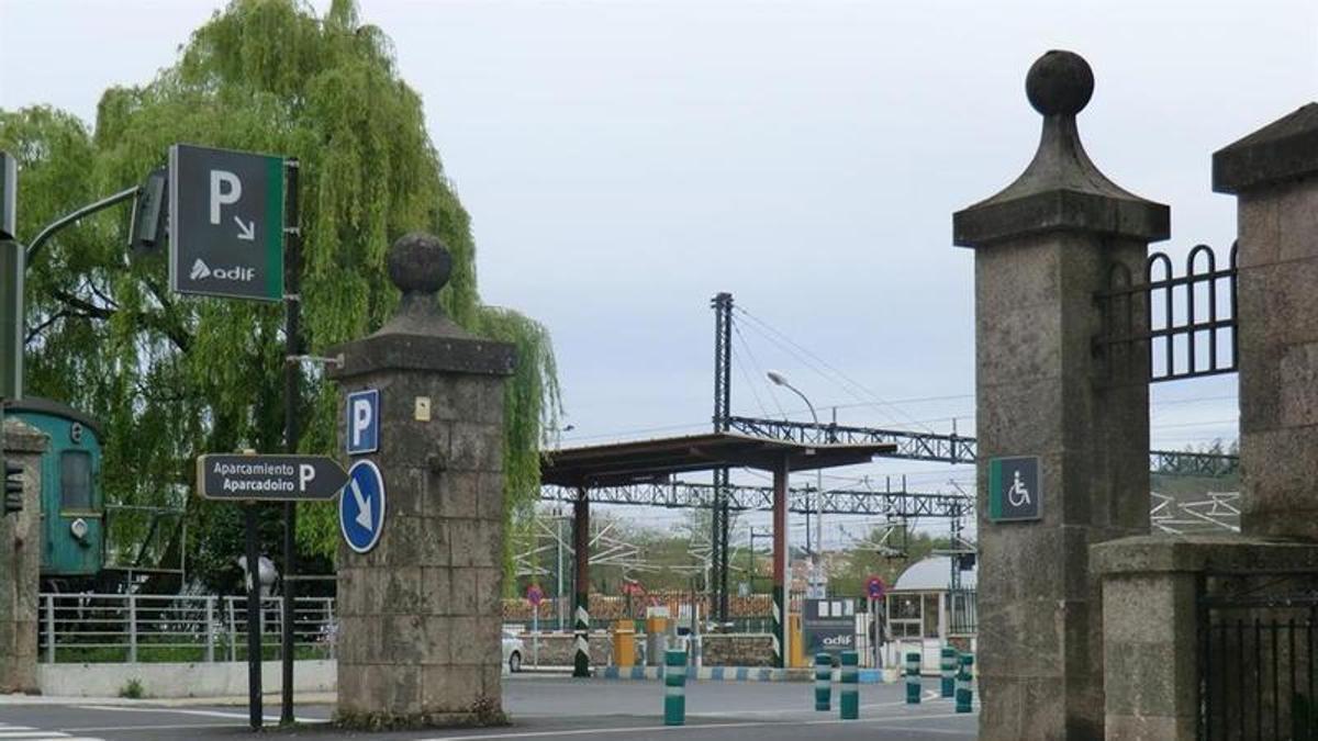 Entrada al aparcamiento de la estación de tren de Santiago