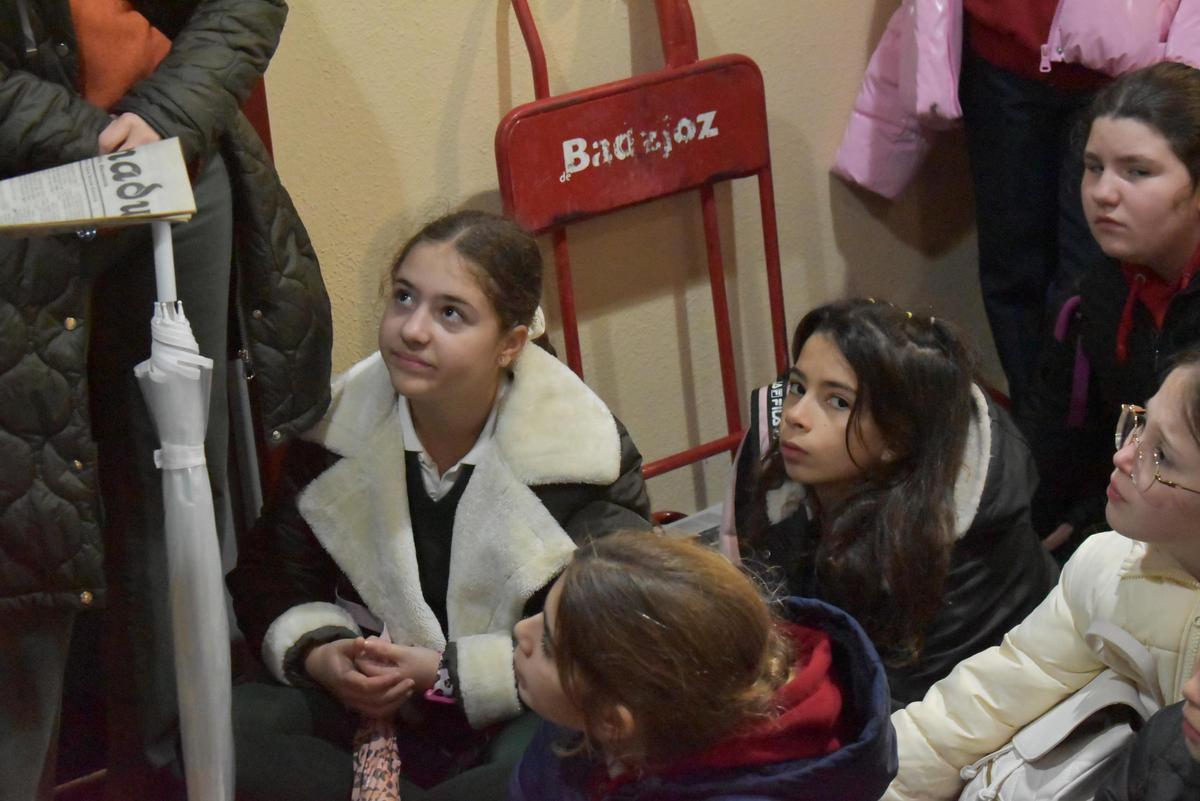 Fotogalería | El colegio María Auxiliadora de Cáceres visita El Periódico Extremadura